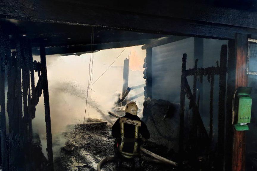 В свердловском селе Лая при пожаре в частном доме погибла женщина - Фото 1