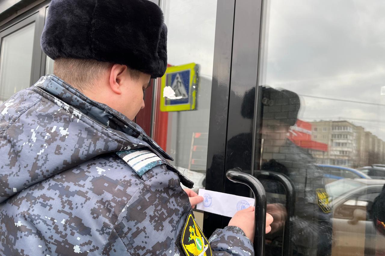 В Ревде приставы временно закрыли пять опасных закусочных - Фото 1