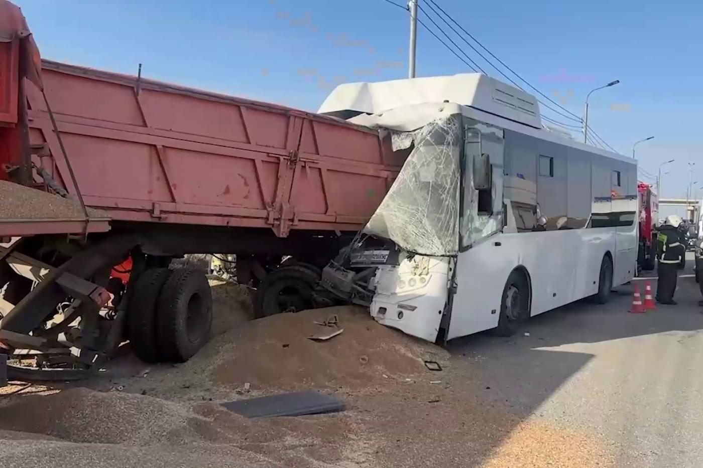 Число пострадавших в ДТП с автобусом в Крыму выросло до 21 человека - Фото 1