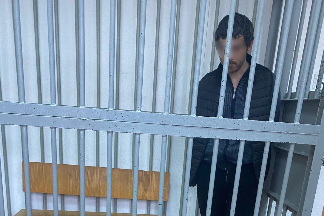 В Екатеринбурге отправили в СИЗО мужчину, который бил палкой прохожих - Фото 1