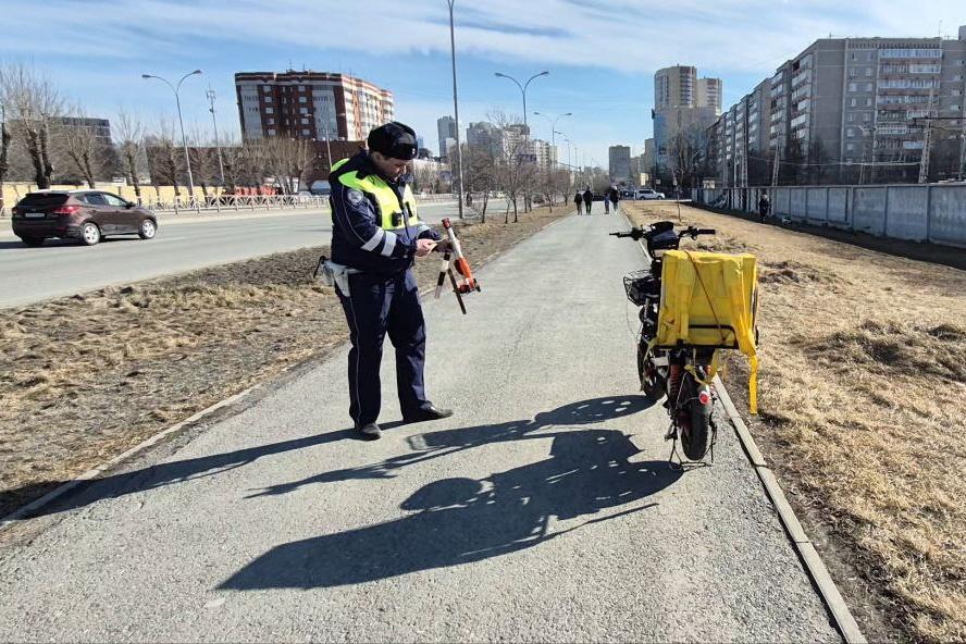 Курьер «Яндекса» на электросамокате сбил ребенка в Екатеринбурге - Фото 1