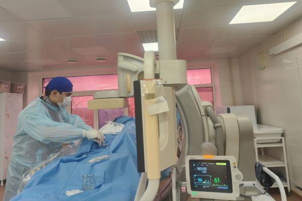 Врачи Екатеринбурга спасли 85-летнюю бабушку с переломом бедра и тяжелым заболеванием сердца - Фото 1