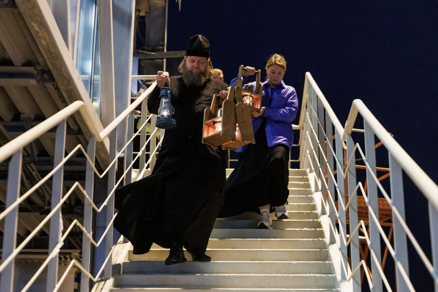 Уральские паломники доставят Благодатный огонь в Екатеринбург со Святой Земли - Фото 1