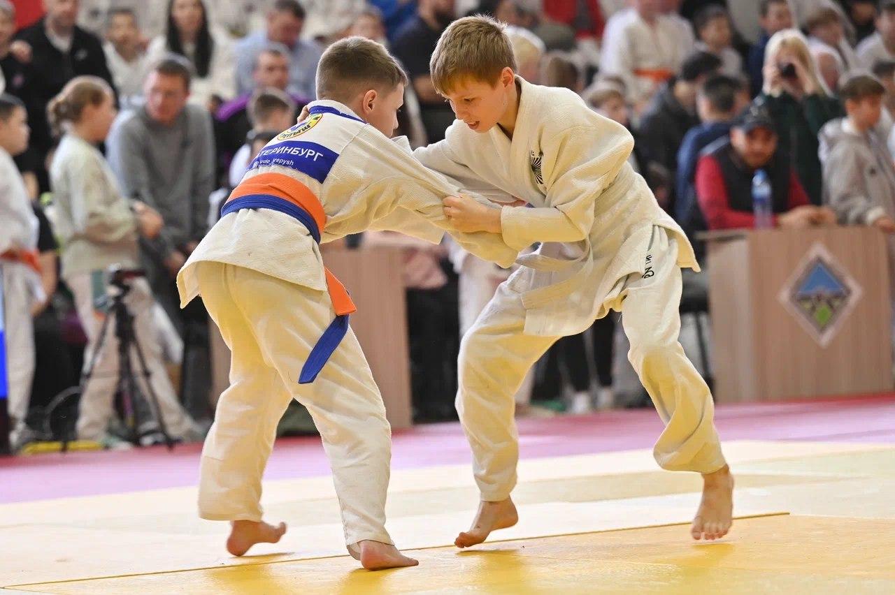 Юные свердловские дзюдоисты борются за выход на первенство УрФО - Фото 1