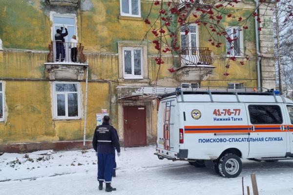 В Нижнем Тагиле двухлетний малыш закрыл свою маму на балконе - Фото 1