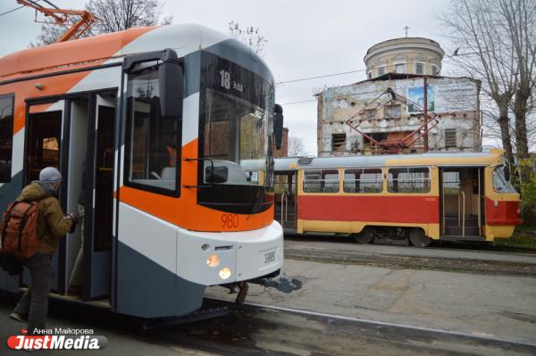 Администрация Екатеринбурга закупит 50 новых троллейбусов и 50 новых трамваев в 2025 году - Фото 1