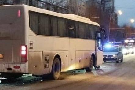 Автоледи в районе автовокзала спровоцировала массовое ДТП с участием пассажирского автобуса - Фото 1