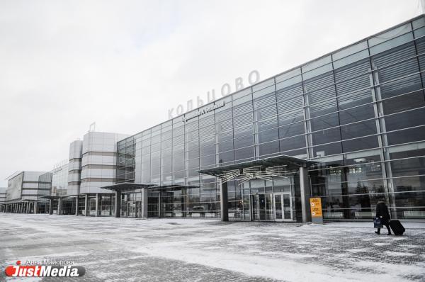 Три самолета не смогли приземлиться в Кольцово из-за блуждающего ледяного тумана - Фото 1