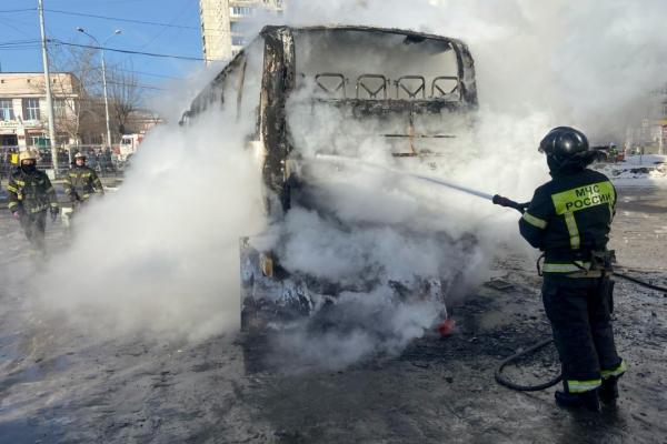 На Южном автовокзале сгорел междугородний автобус - Фото 1