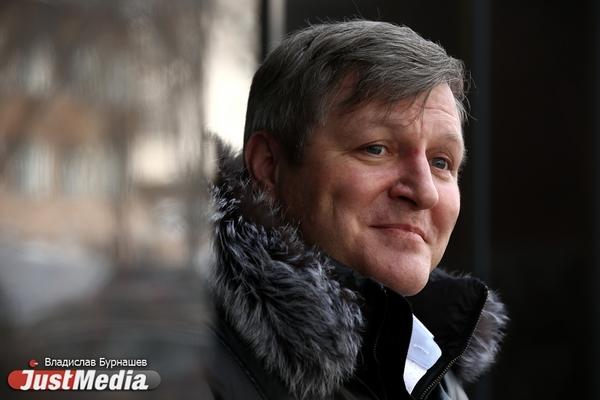 Вице-мэр Екатеринбурга Алексей Бубнов призвал отказаться от белой обуви до мая - Фото 1