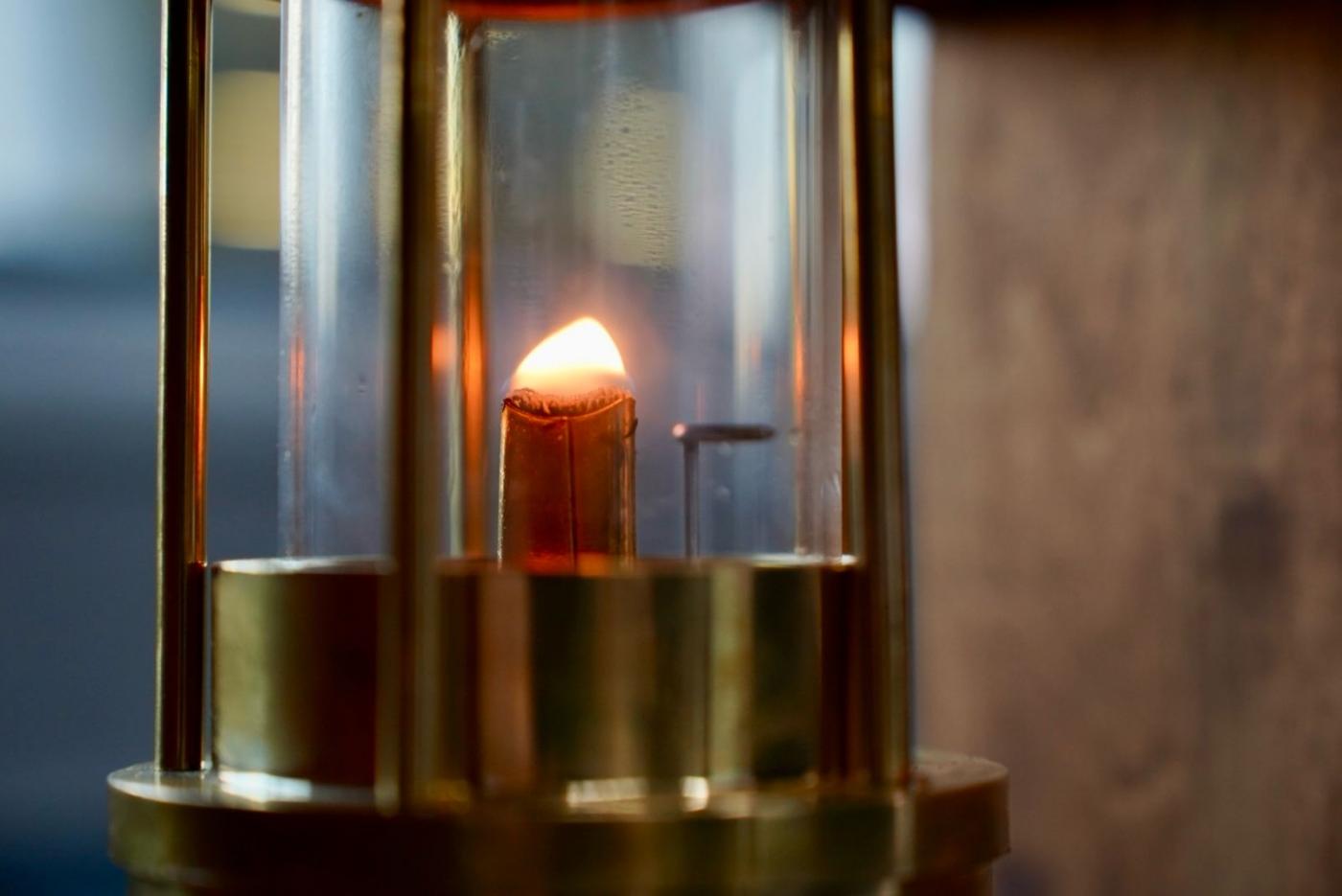 Уральские паломники приняли частицу Благодатного Огня и сегодня доставят святыню в Екатеринбург - Фото 1