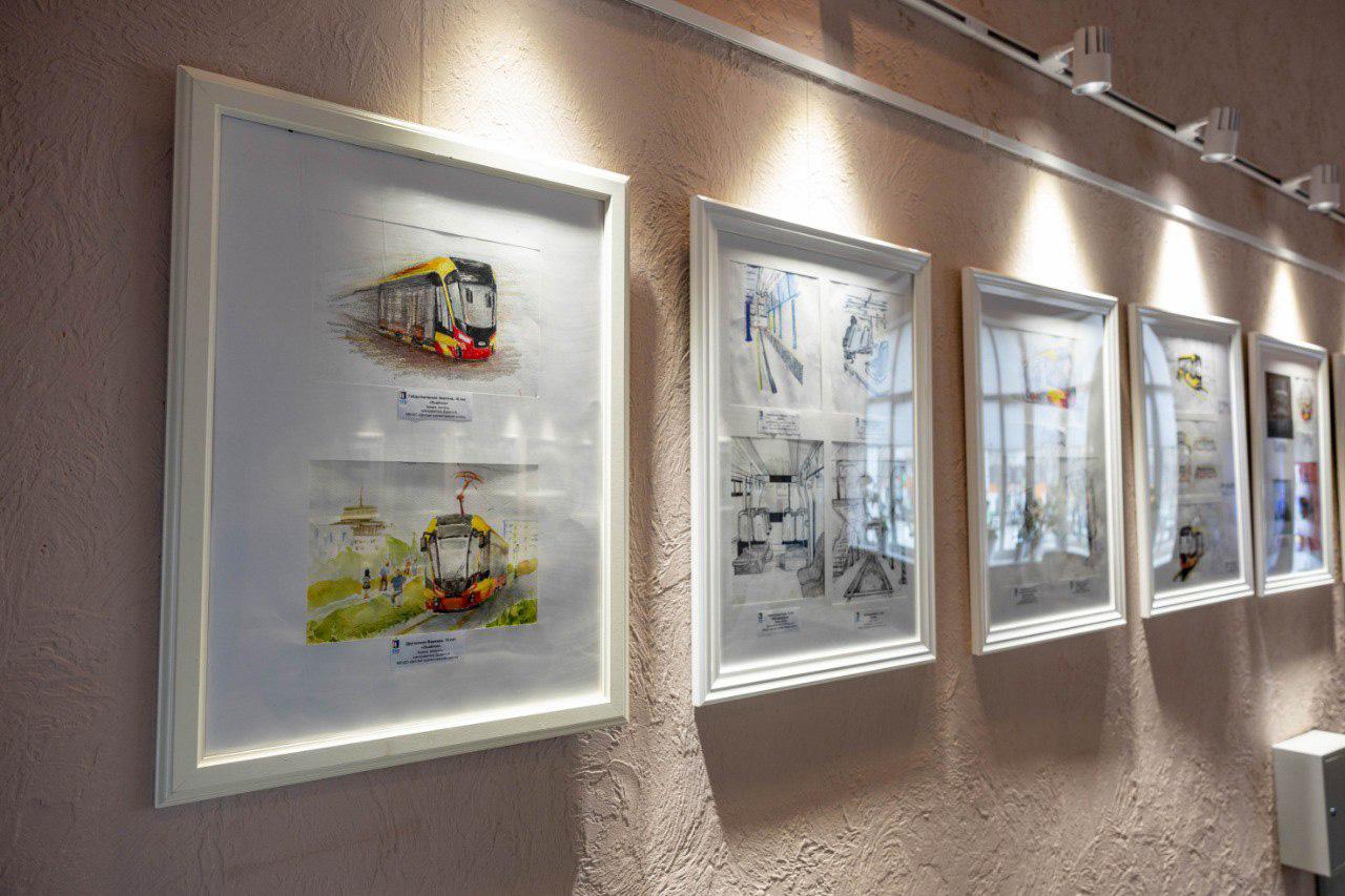 Юные уральские художники нарисовали трамвай «Львёнок» и его дом в Верхней Пышме - Фото 1