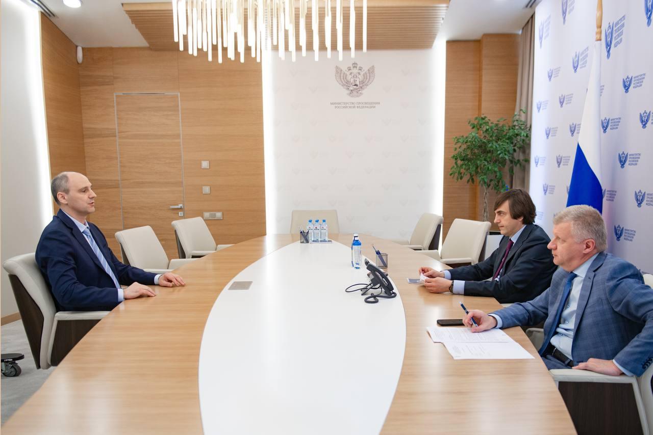 Паслер обсудил с Кравцовым создание кластеров «Профессионалитета» в свердловских колледжах - Фото 1