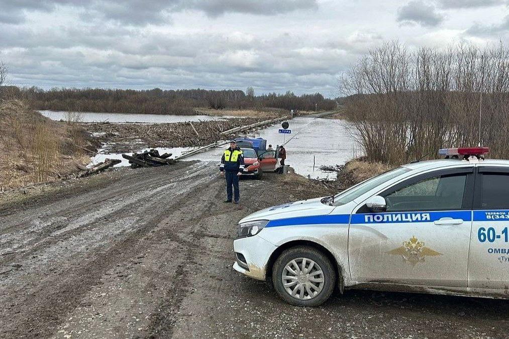 В Свердловской области запретили движение по мосту через реку Тура - Фото 1