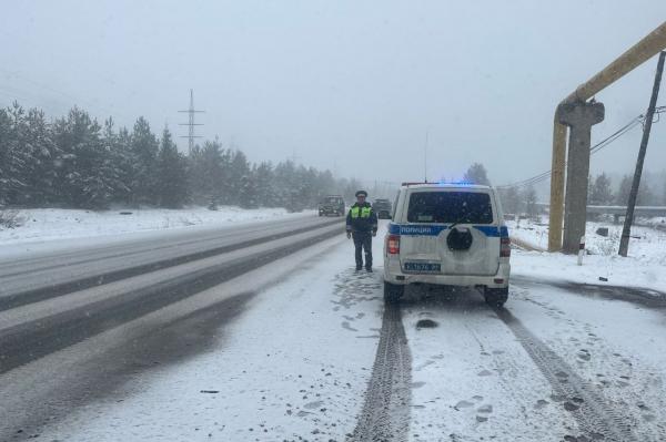 Север Свердловской области снова накрыло снегом - Фото 1