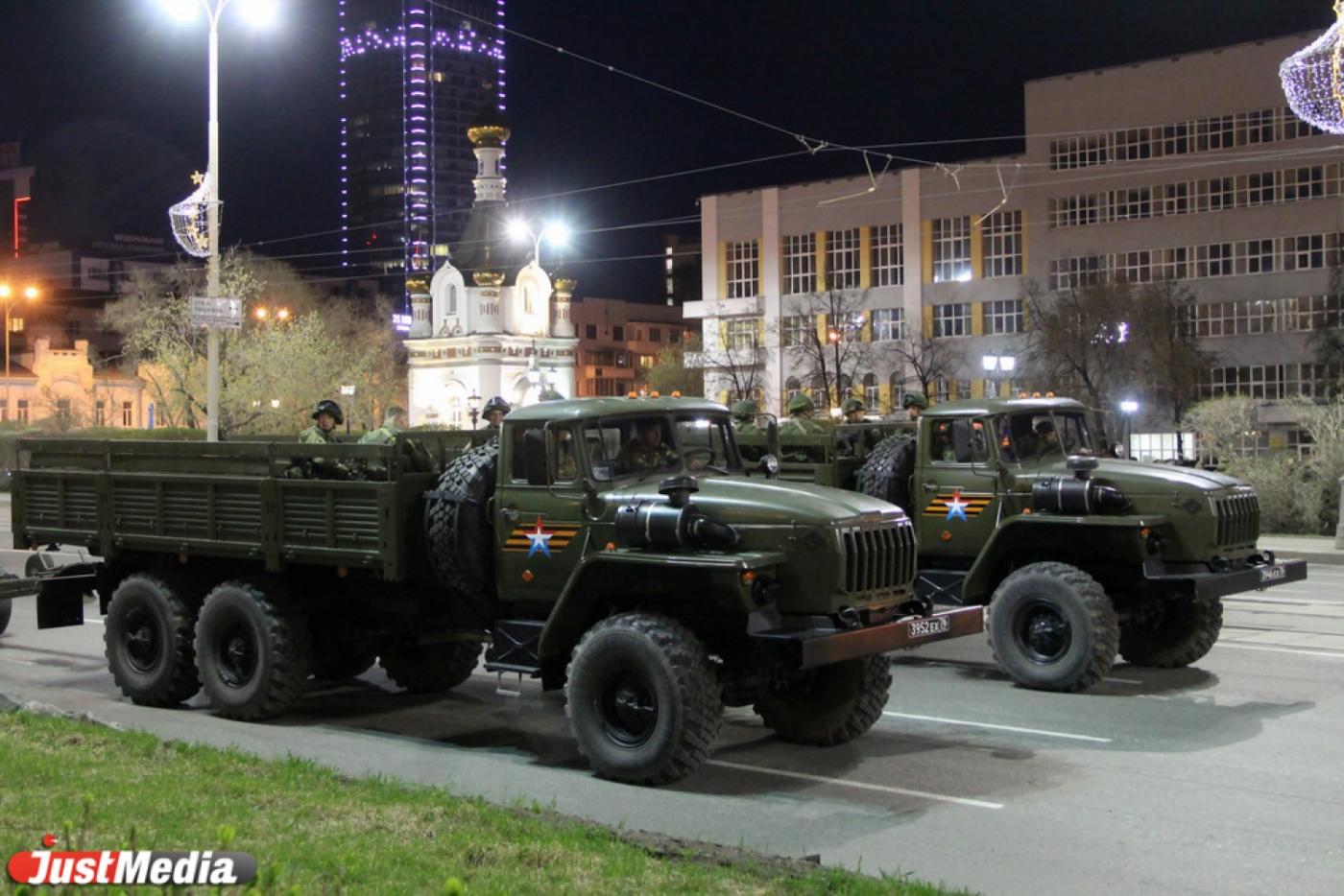 В Екатеринбурге вечером в центре из-за репетиции парада перекроют движение транспорта  - Фото 1
