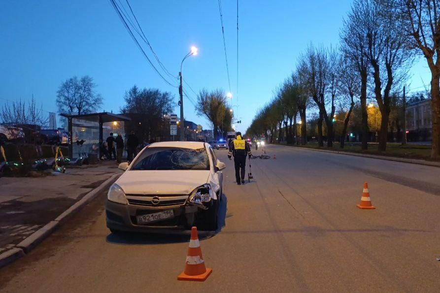 На проспекте Космонавтов велосипедист погиб под колесами Opel - Фото 1