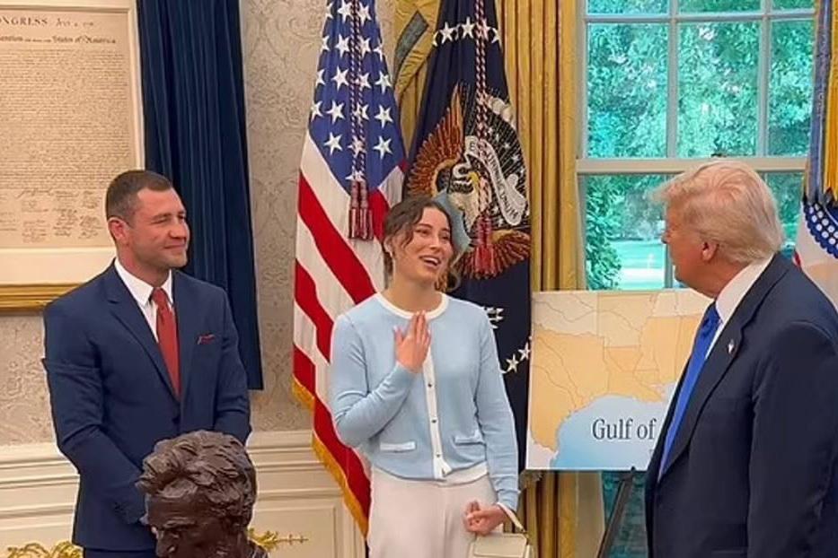 Госизменщица из Екатеринбурга Ксения Карелина встретилась в Белом доме с Дональдом Трампом - Фото 1