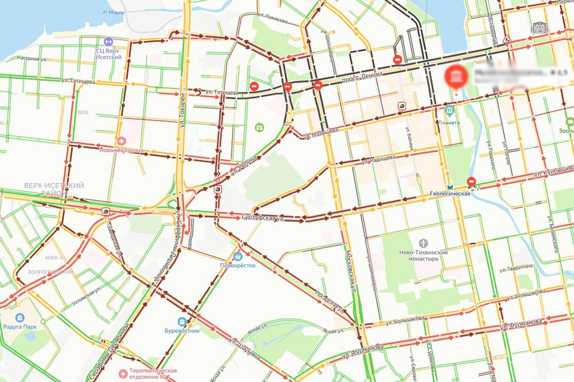 Из-за перекрытий в центре в Екатеринбурге восьмибалльные пробки - Фото 1