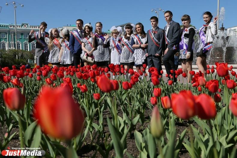 Зонтики можно оставить дома. Погода на последний звонок 2025 в Екатеринбурге  - Фото 1