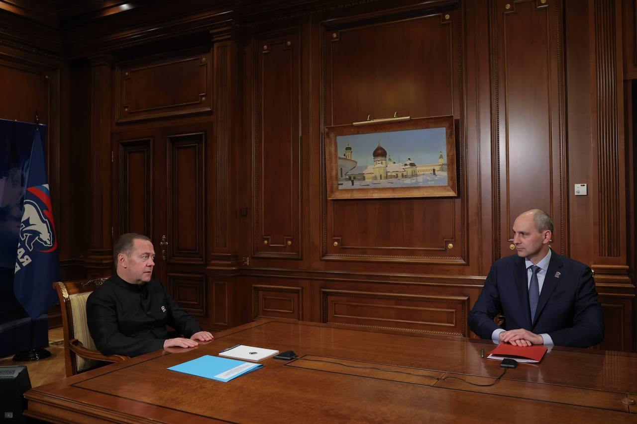 Дмитрий Медведев поддержал кандидатуру Дениса Паслера на пост секретаря реготделения «Единой России» - Фото 1