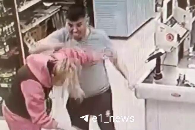В магазине на Эльмаше мужчина несколько раз ударил кулаком в лицо покупательницу - Фото 1