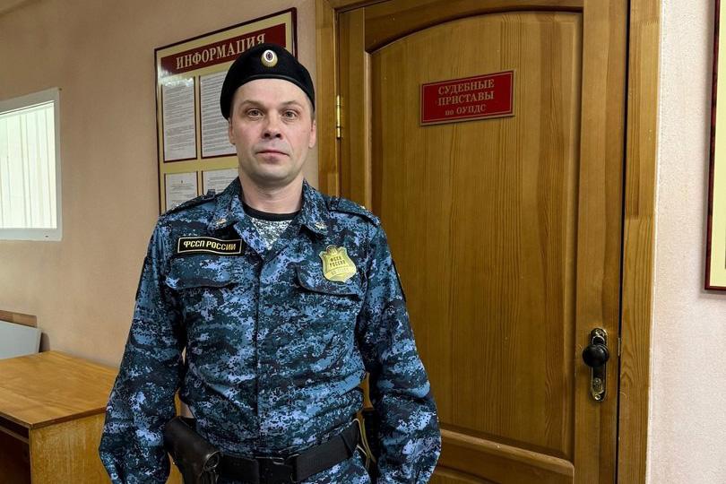 В Асбесте судебный пристав спас из горящей квартиры женщин с детьми - Фото 1