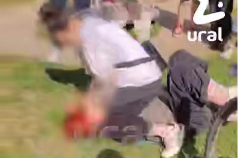 Причиной жестокой расправы над школьницей в Первоуральске могло стать оскорбление мамы нападавшей - Фото 1