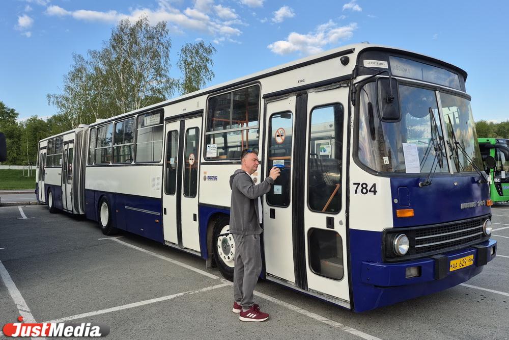 Летом в Екатеринбург приедут 15 новых автобусов-гармошек - Фото 1