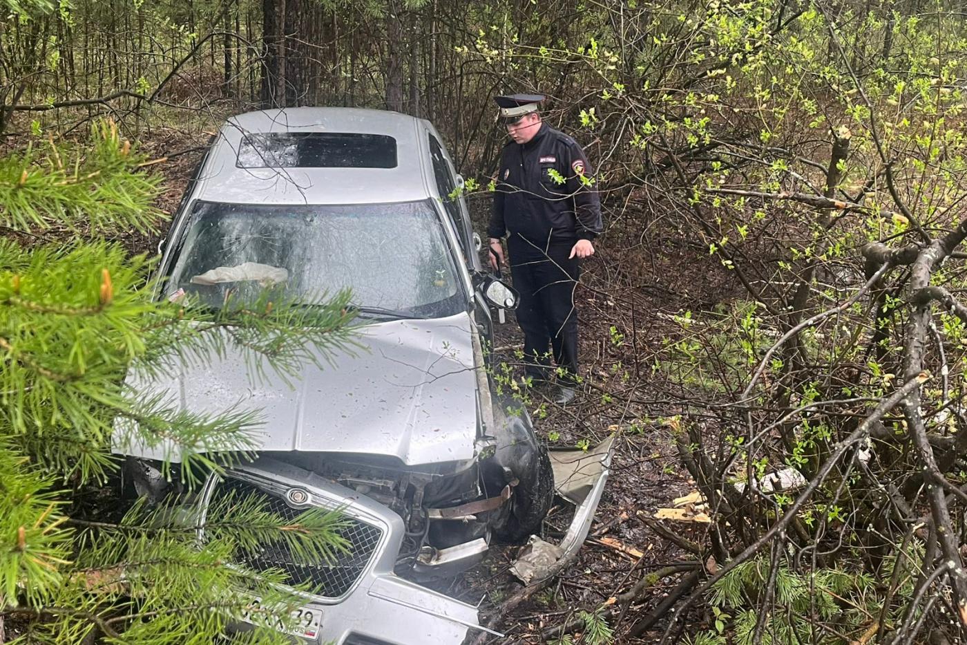 Под Нижним Тагилом мама пустила за руль иномарки 15-летнюю дочь, и та устроила страшное ДТП - Фото 1