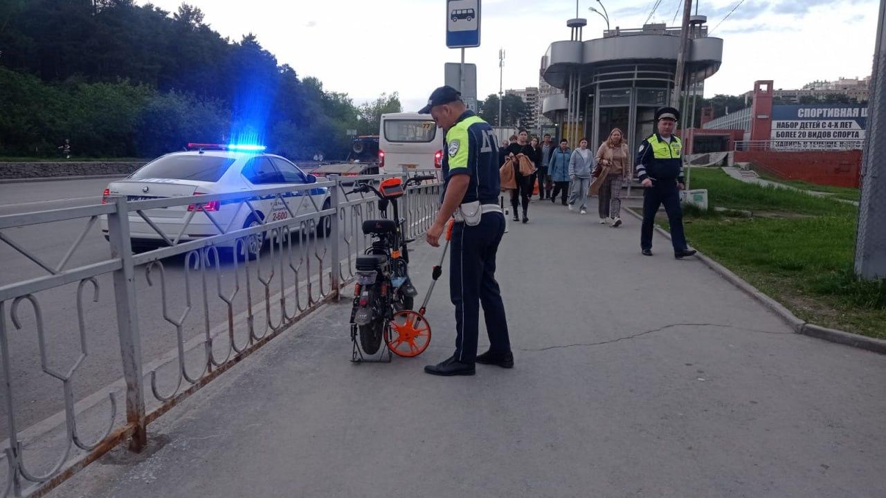 Курьер на электровелосипеде сбил четырехлетнего мальчика в Екатеринбурге - Фото 1