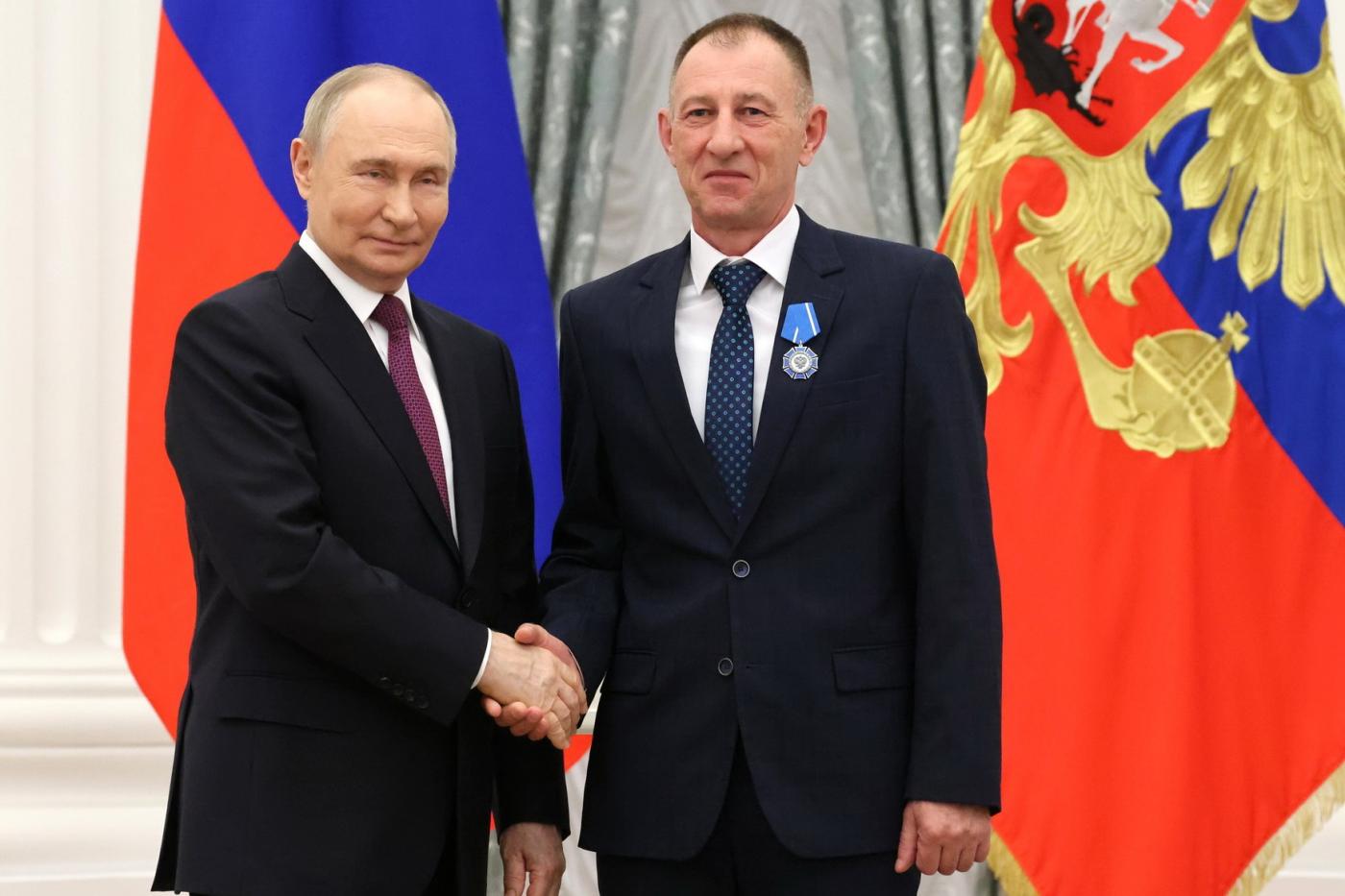 Владимир Путин наградил испытателя танков с Уралвагонзавода - Фото 1