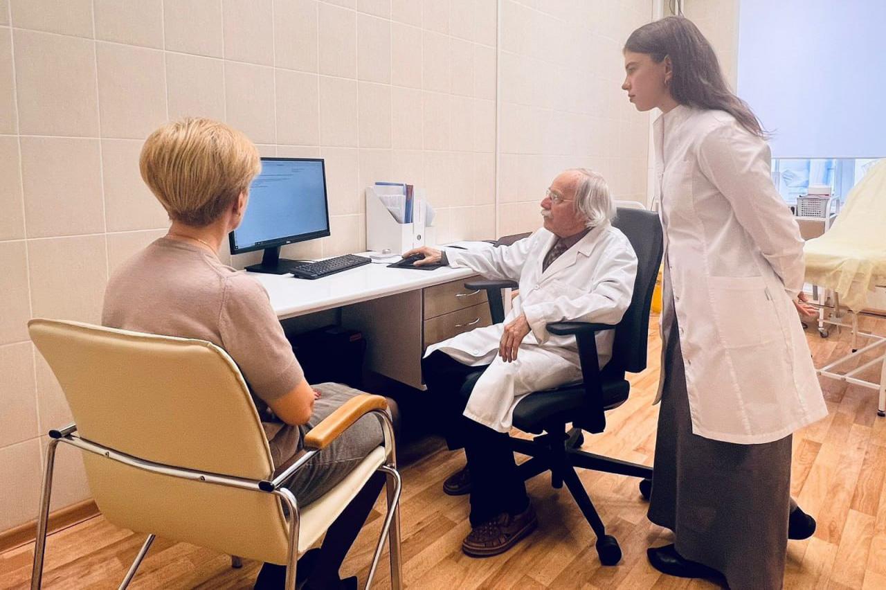 В Екатеринбурге врачи спасли женщину от редкой болезни, которая разрушала её органы  - Фото 1