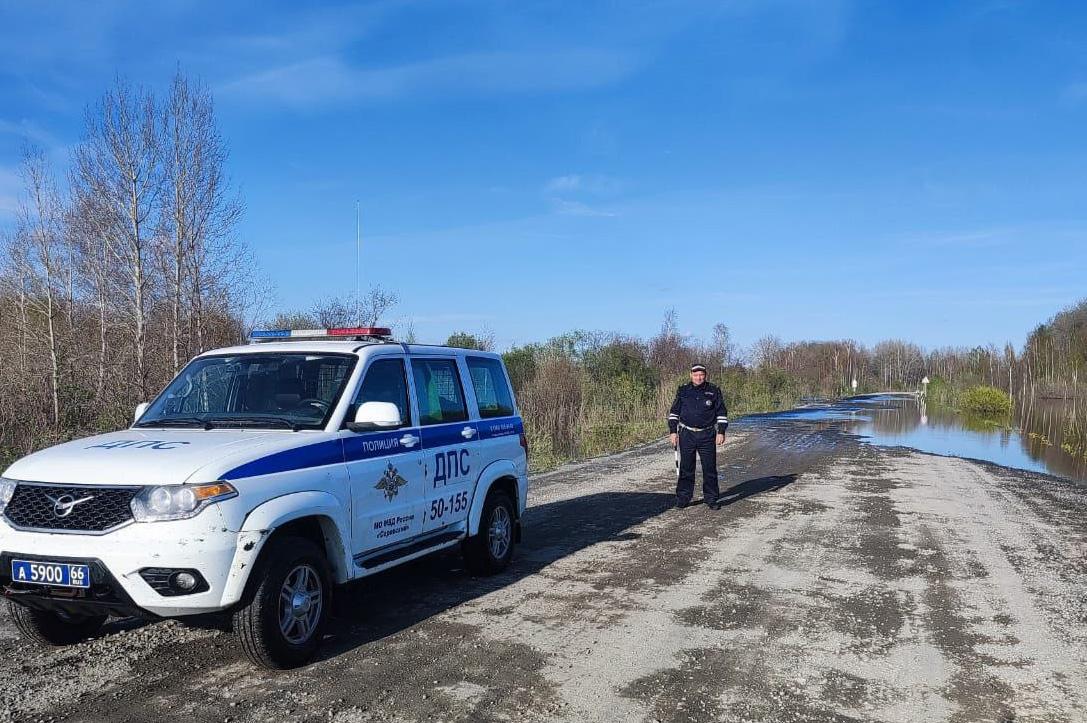 Часть свердловской дороги Сосьва-Гари оказалась под водой - Фото 1