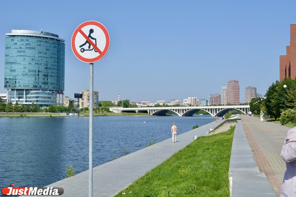 Мэрия Екатеринбурга планирует запретить кататься на электросамокатах в центре - Фото 1