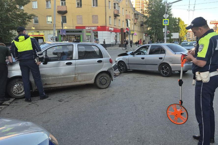 «Таксист летел под 100 км/ч и играл в шашки». Появились подробности ДТП на Саввы Белых - Фото 1
