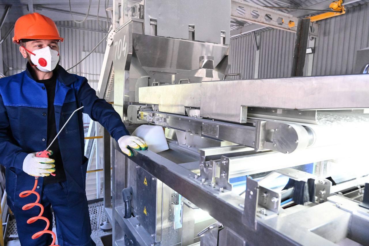 Денис Паслер рассказал об открытии нового цеха по обогащению кварца в Первоуральске - Фото 1