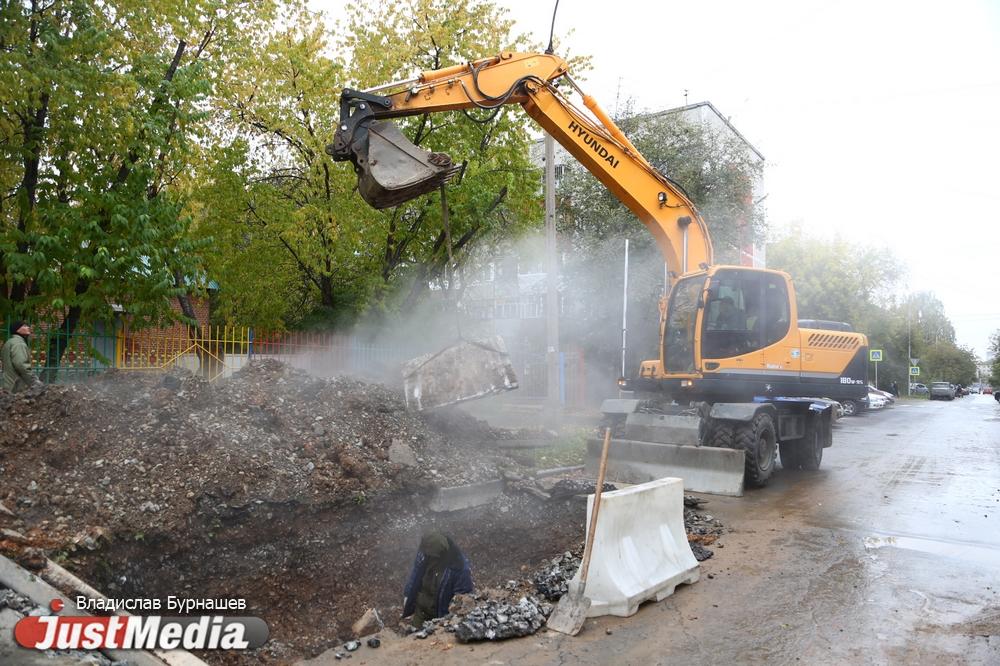Названа причина аварии на ЖБИ, где столб воды достиг десятого этажа - Фото 1
