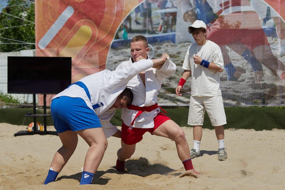 В Верхней Пышме стартовал Чемпионат УрФО по пляжному самбо - Фото 1