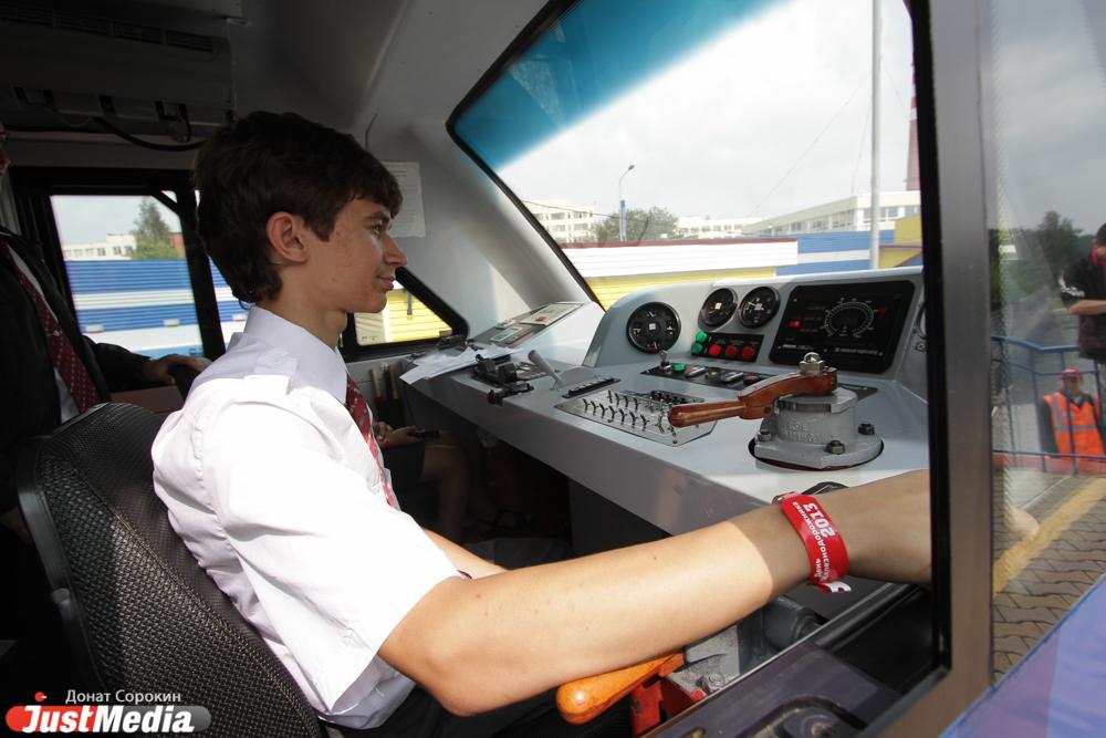 На детских железных дорогах СвЖД старшеклассники смогут научиться водить тепловоз - Фото 1