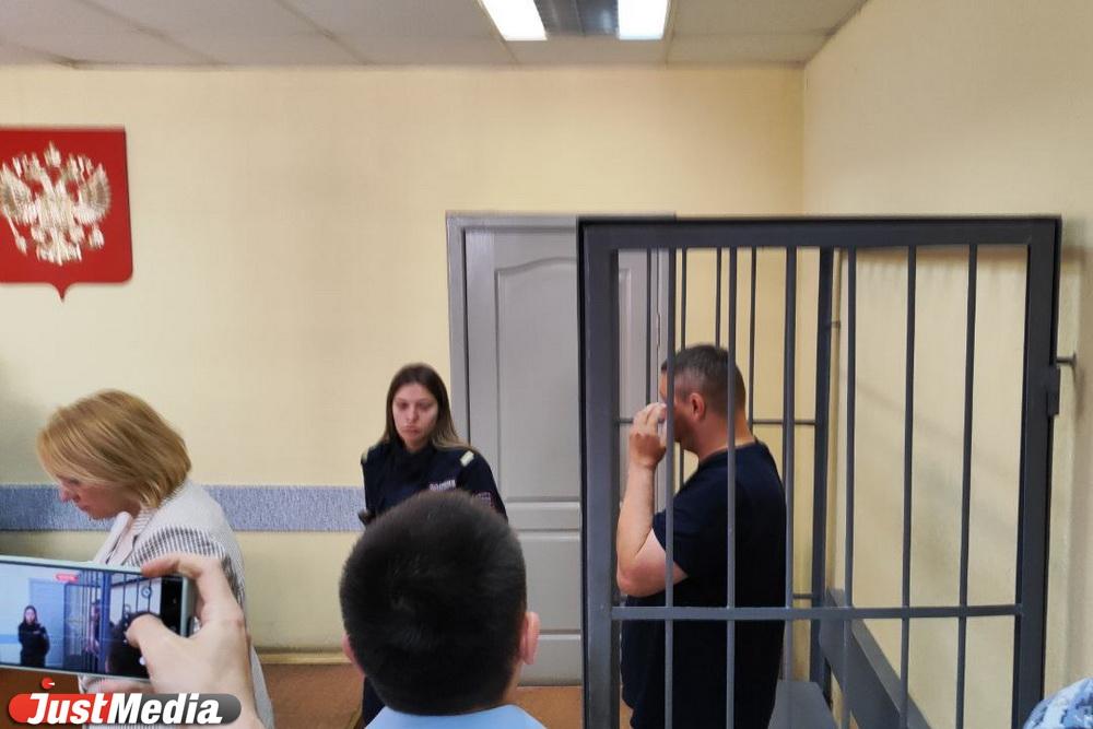 Заседание суда по избранию меры пресечения полицейскому-фигуранту дела URA.ru закрыли от СМИ - Фото 1