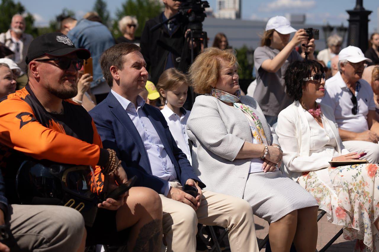 В день рождения Пушкина у Храма-на-Крови отметили Международный день русского языка - Фото 1