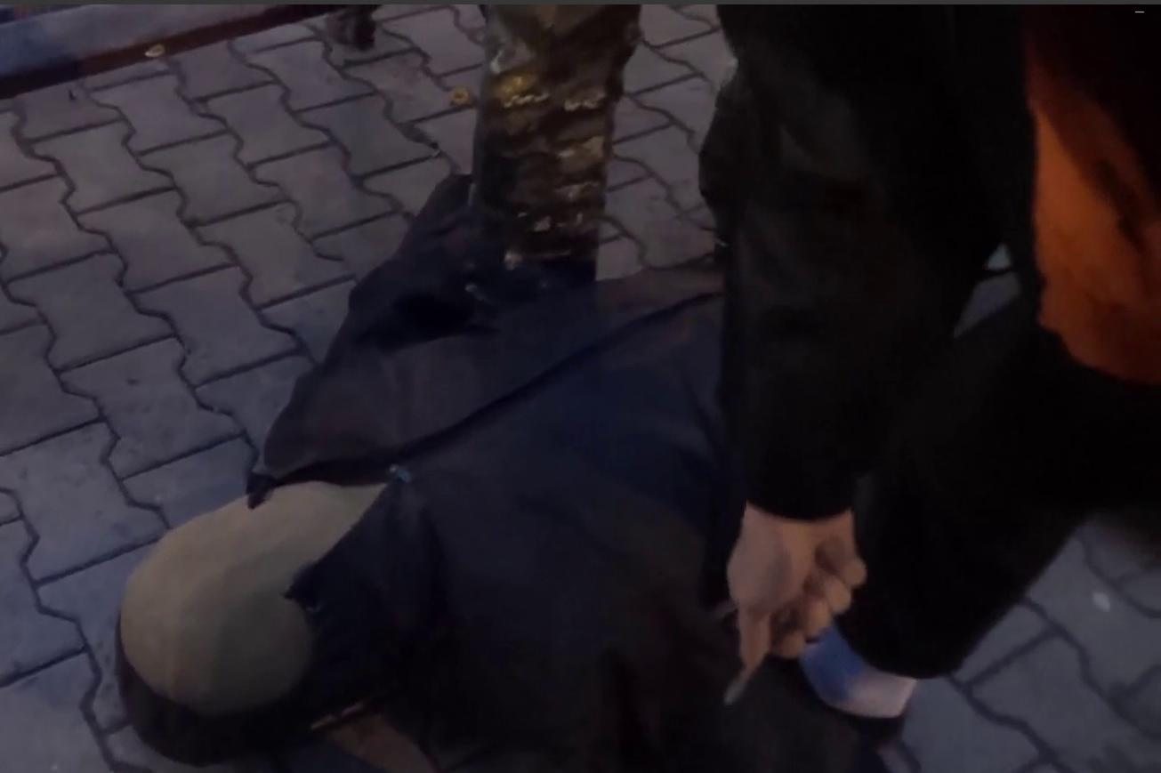 В Екатеринбурге будут судить мужчину, который на Ленина убил спящего на скамейке мужчину без ног - Фото 1