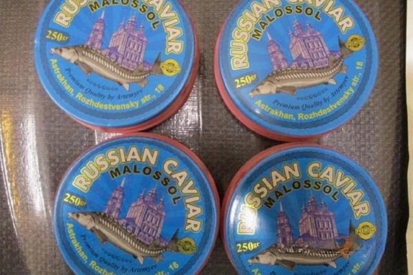 Кольцовские таможенник не дали вывезти из страны килограмм черной икры - Фото 1