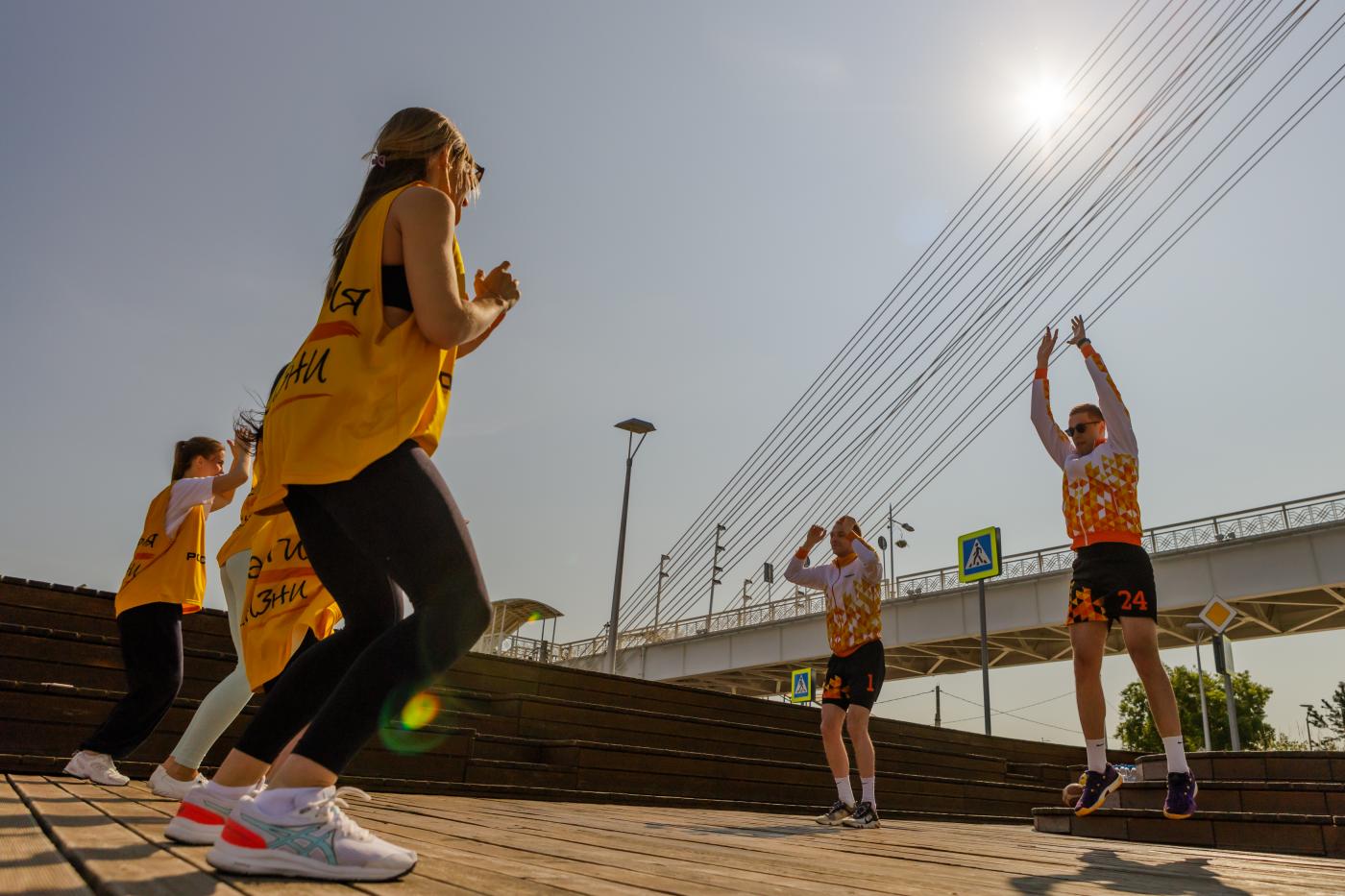 Тюменские нефтяники зарядились энергией на набережной Туры - Фото 1