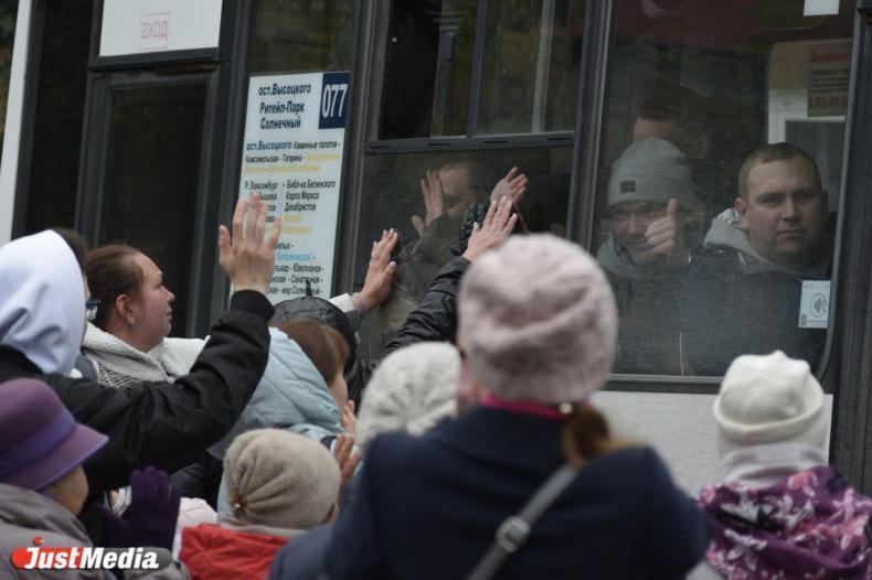 Четверо свердловских бойцов вернулись из украинского плена - Фото 1