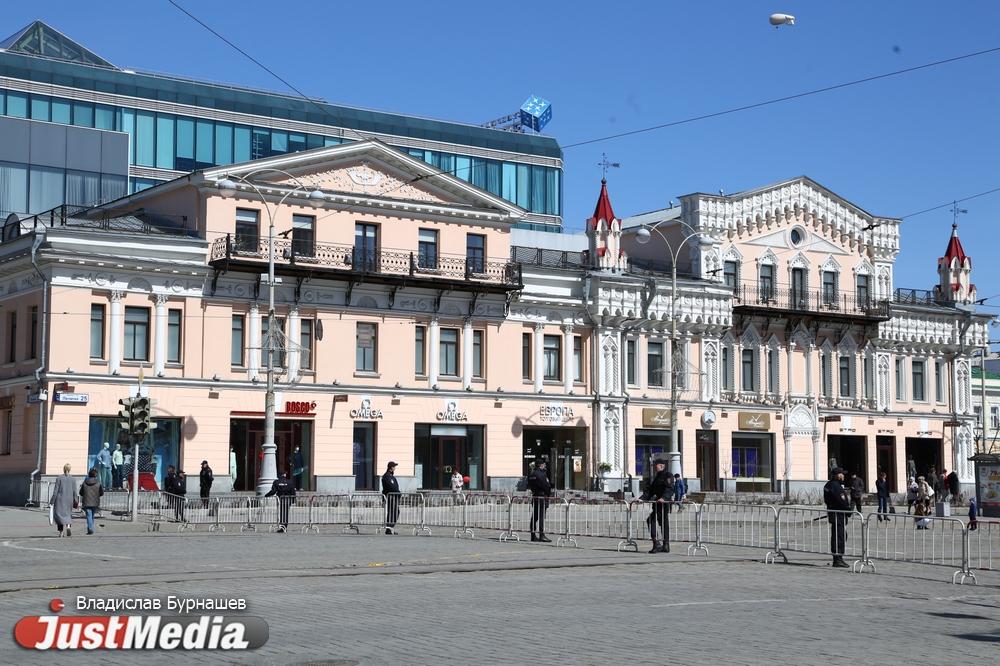 Власти могут убрать парковку с площади 1905 года навсегда - Фото 1