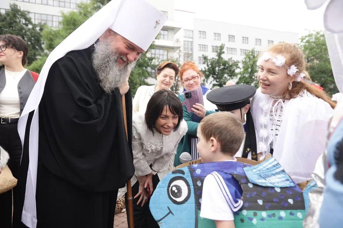 В Екатеринбруге сотни семей посетили праздник Белого цветка - Фото 1