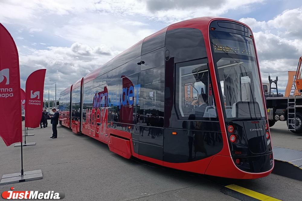«Синара» оставит свой плоский трехсекционный трамвай в Екатеринбурге на обкатку - Фото 1
