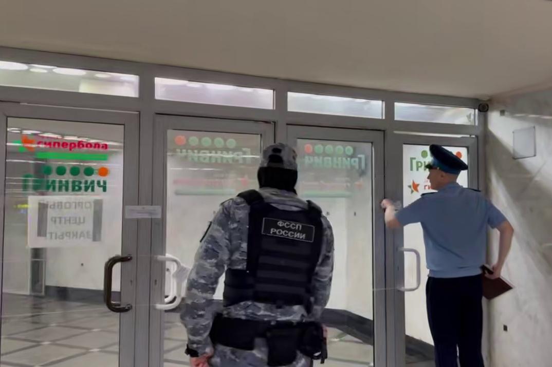 Приставы снимают пломбы с опечатанного ТРЦ «Гринвич» - Фото 1